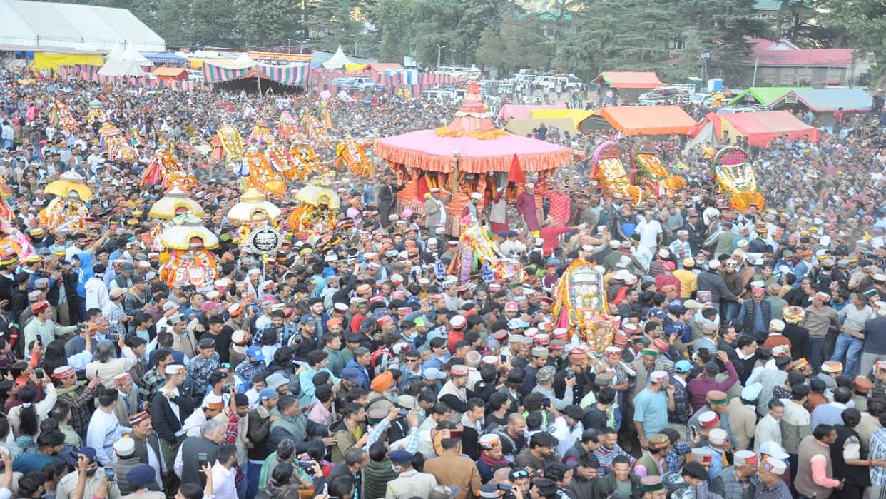 International Kullu Dussehra concludes with 'Lanka Dahan'; chariot procession held in the presence of 60 deiti