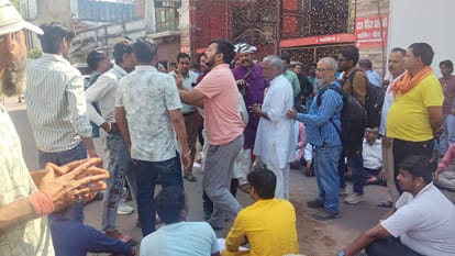 Lucknow triple murder: Uproar over the three bodies; demands raised to use a bulldozer on the accused's house;