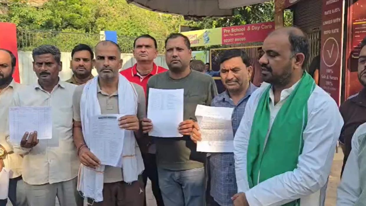 Complaint filed regarding a rs 35 crore fraud at Aichhar branch of PNB in Greater Noida