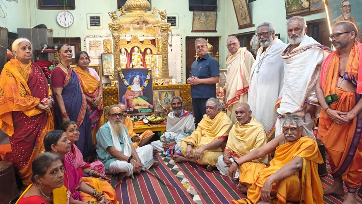 महर्षि वाल्मीकि जयंती: मंदिरों और मठों में रामायण का अखंड पाठ, गंगा स्नान कर किए दान-पुण्य; पूर्णिमा पर पूजन
