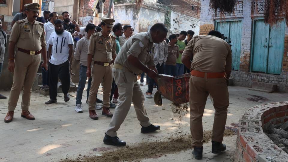 neighbour opened fire indiscriminately and killed three people over dispute regarding parking In Lucknow
