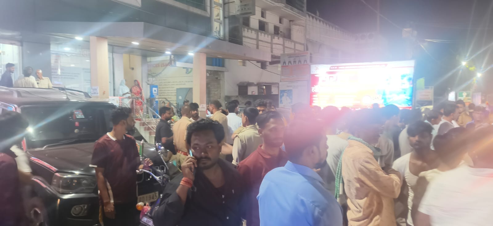 मौके पर मौजूद लोग