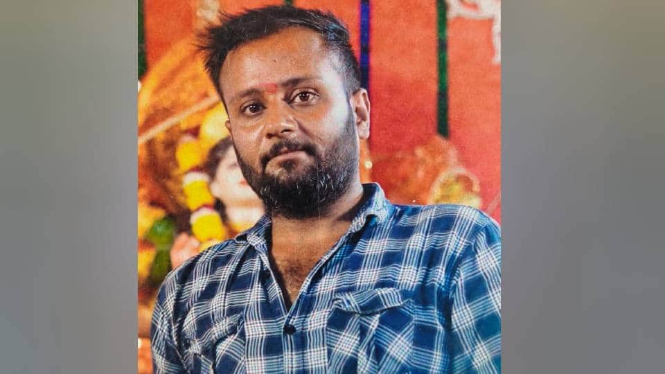 neighbour opened fire indiscriminately and killed three people over dispute regarding parking In Lucknow