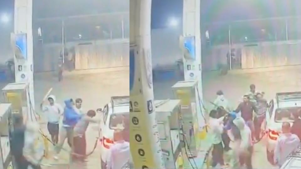 Dehradun youths Attacks On Petrol pump staff left with head injuries  robbery alleged