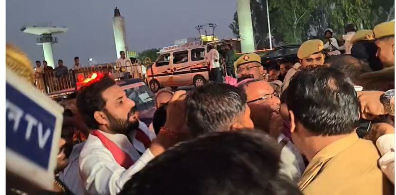 सपा का प्रदर्शन