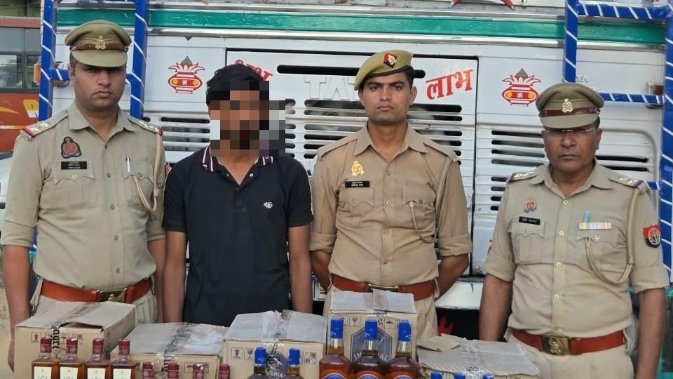 Bijnor: 65 cartons of liquor worth ₹55 lakh, being transported from Chandigarh to Bihar, were seized