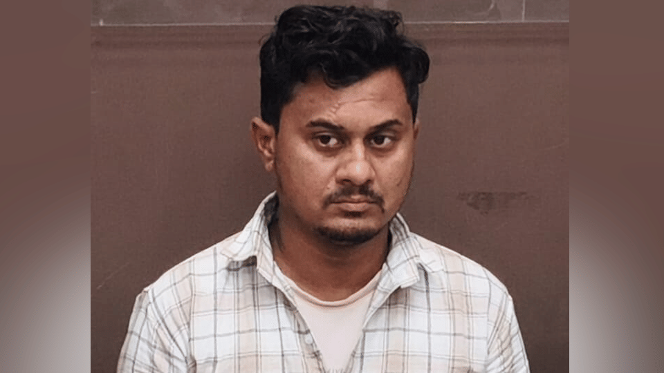शेरकोट में पकड़ा गया शाकिर।