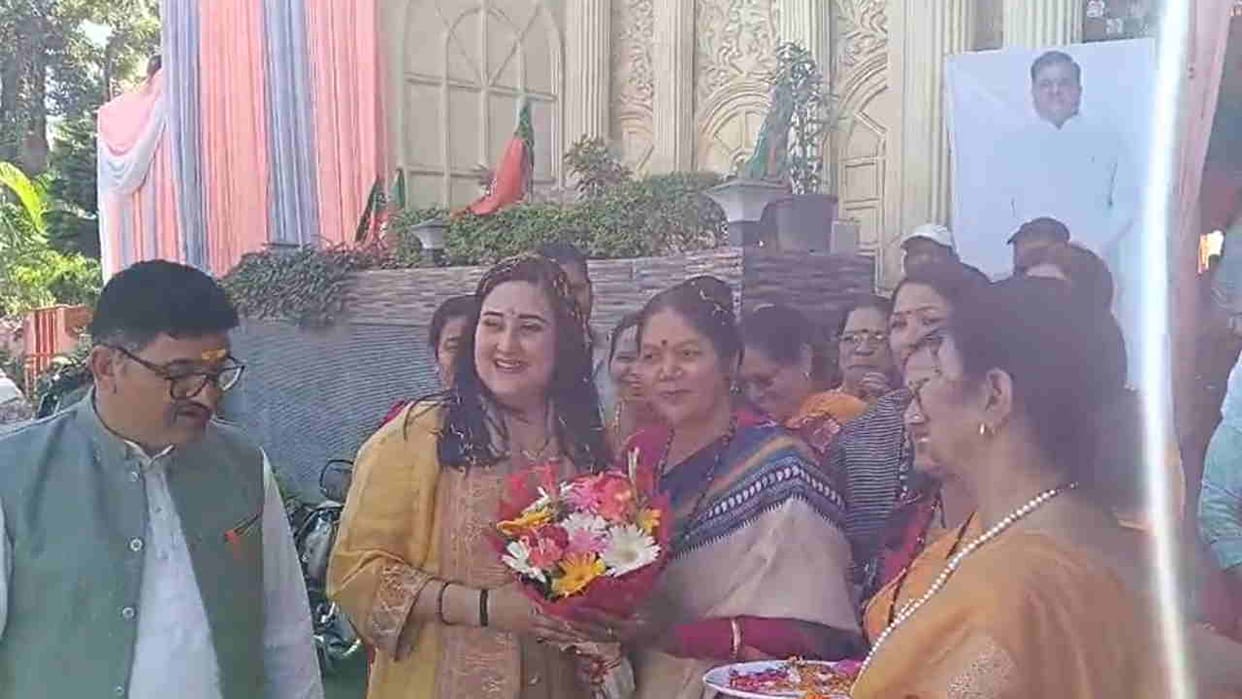 BJP Co Incharge bansuri swaraj to attend organizational meeting in srinagar uttarakhand news in hindi