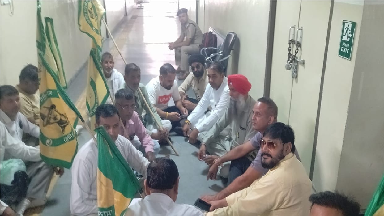 Issues with verification on Meri Fasal Mera Byora portal in Kurukshetra; disgruntled farmers lock Tehsildar