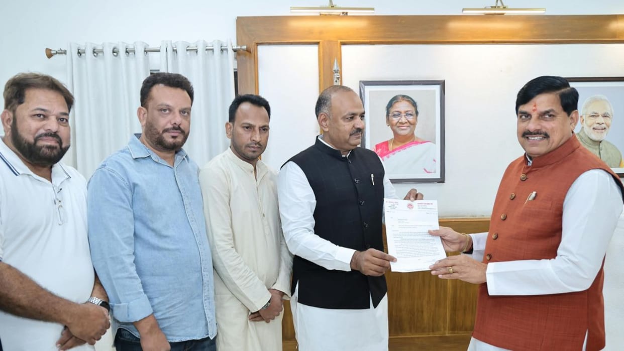 MP: Umrah Pilgrims Stranded in Saudi Arabia, Waqf Board Chief Seeks CM's Help for Their Return