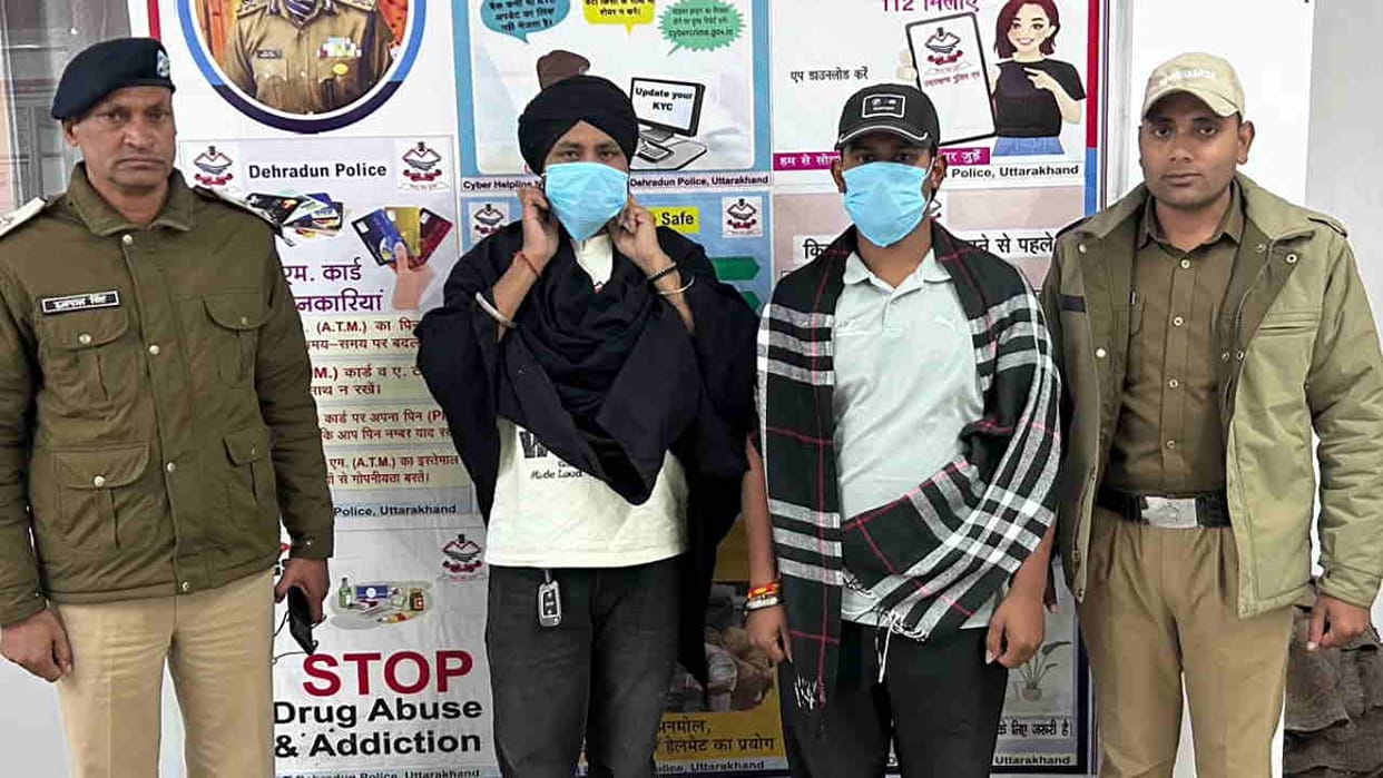 Mussoorie police seize vehicle for unauthorized use of blue beacon siren and police logo