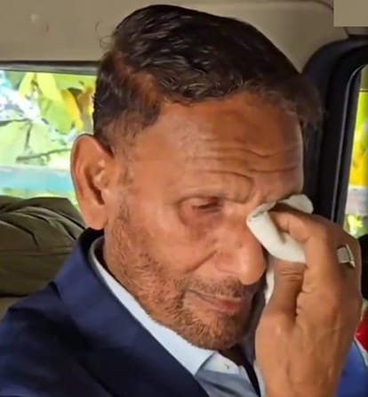 आंसू पोंछते विधायक लारमी।