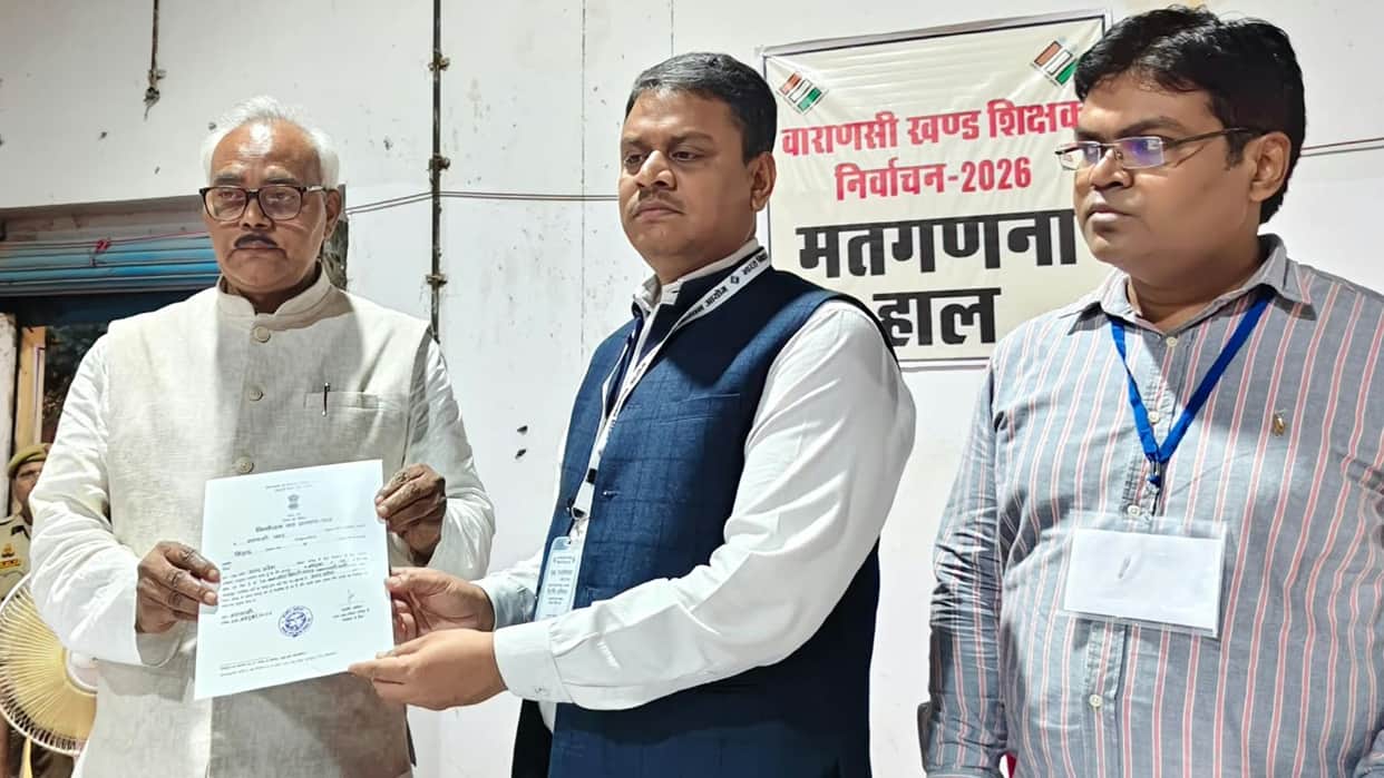 Teacher MLC election SP Lal Bihari takes lead victory all but certain garlands BJP secured 6060 votes