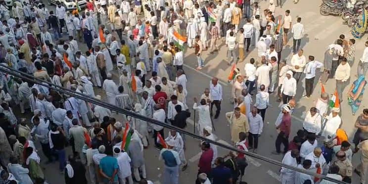 Chhata Sugar Mill Protest Ends After Talks; Administration Assures Farmers on Cases and Seized Belongings