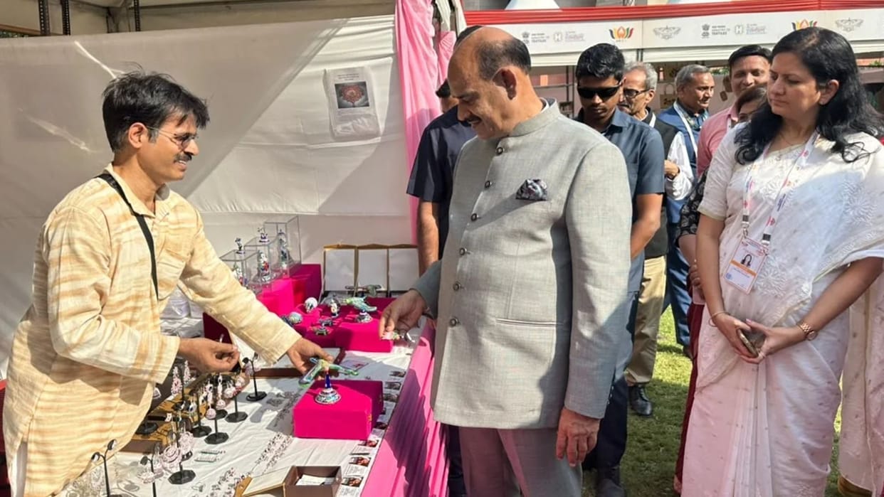 BRICS Summit Lok Sabha Speaker purchases magic bird gulabi meenakari visits handicraft stall craftsmanship