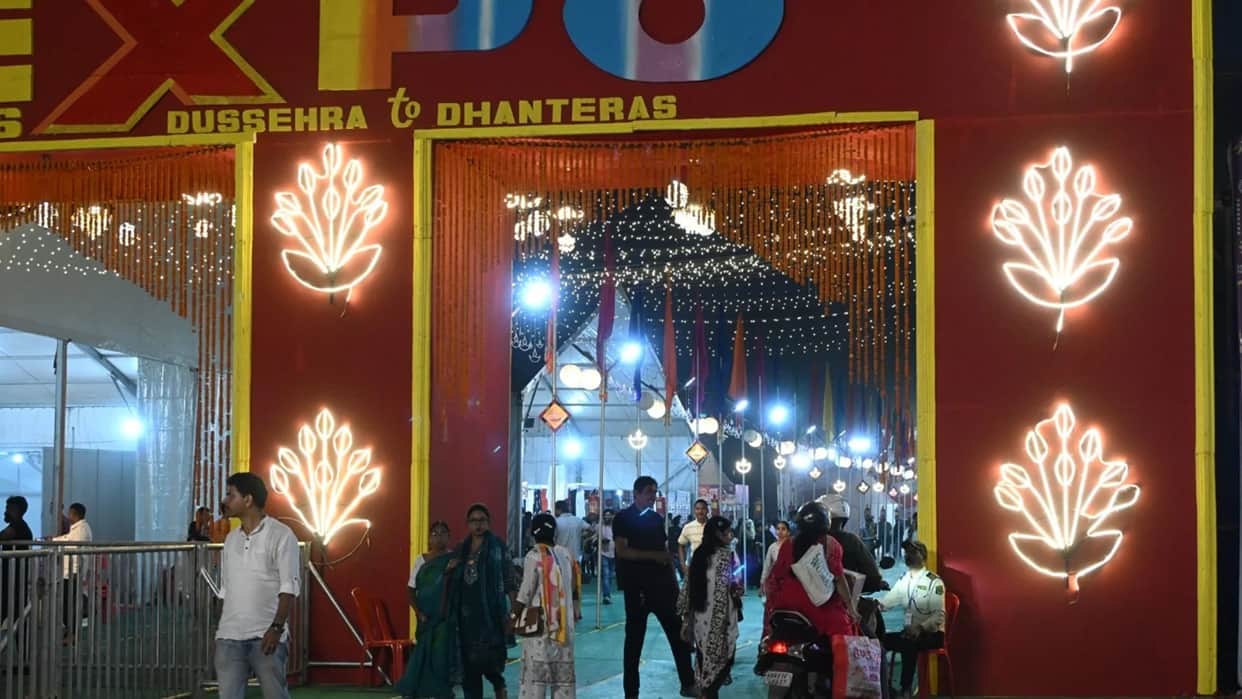 Bihar: Dussehra Mela-cum-Patna Expo draws crowds; over 100,000 people turn up in four days at Gandhi Maidan