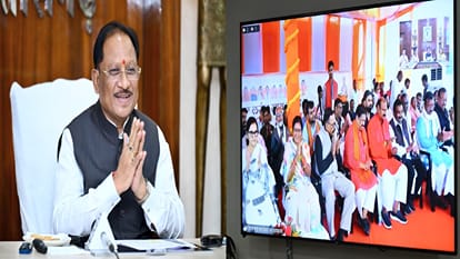 मुख्यमंत्री साय रायपुर स्थित निवास कार्यालय से वर्चुअल माध्यम से कार्यक्रम में हुए शामिल