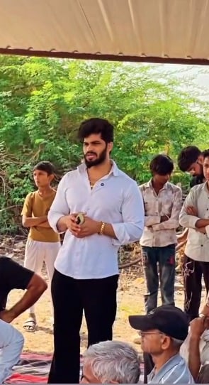 रील्स से गांव-गांव तक पहचान: इन्फ्लुएंसर पवन साहू का चुनावी दांव, सरपंच बनें या नहीं गांव के विकास का संकल्प