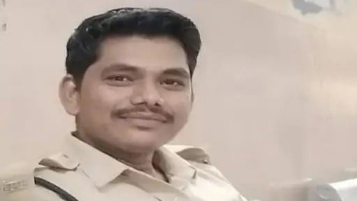 इंदौर: जेल प्रहरी के अंडरगार्मेंट्स और जूतों से मिले नशीले पदार्थ, कैदियों को करता था सप्लाई