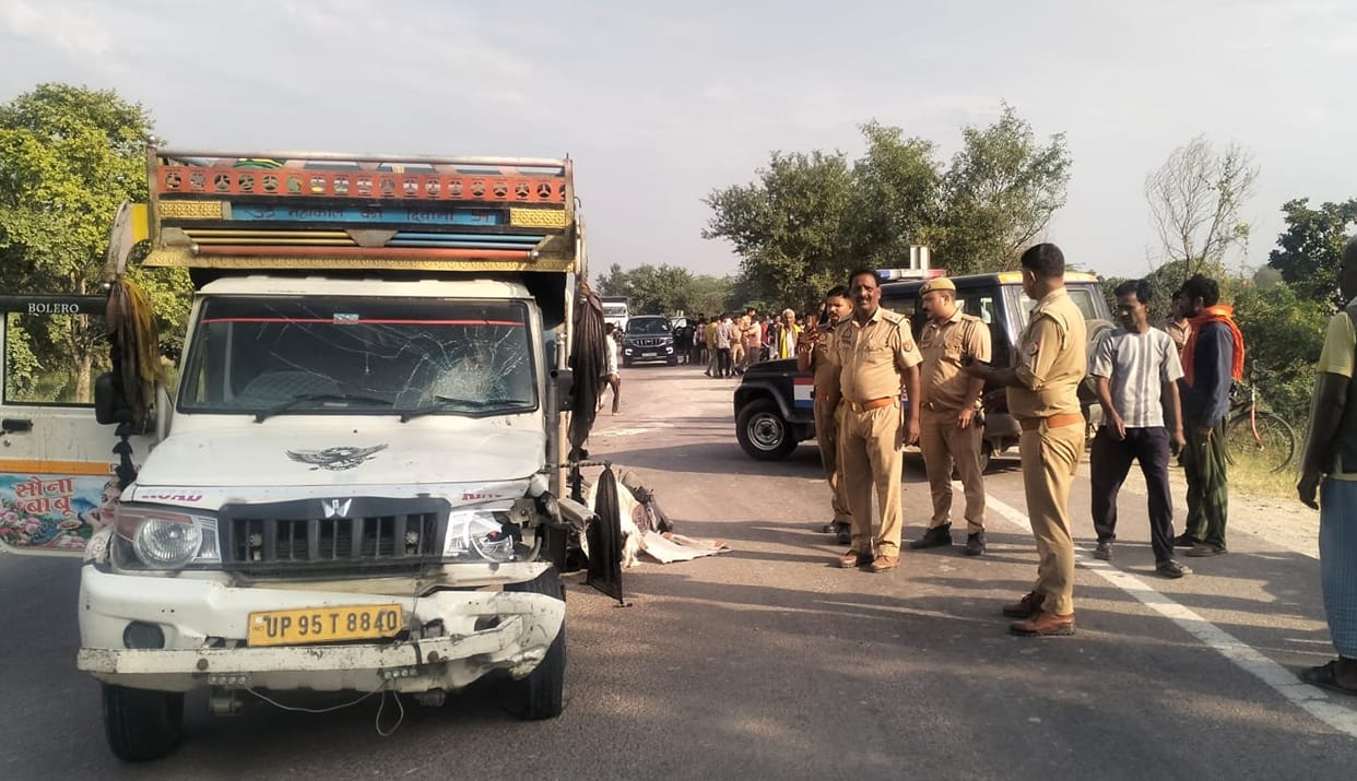 Mahoba pickup ran over motorcycle couple died who gone to collect dust  driver abandoned vehicle and fled