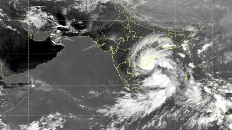 चक्रवाती तूफान अर्नब का असर