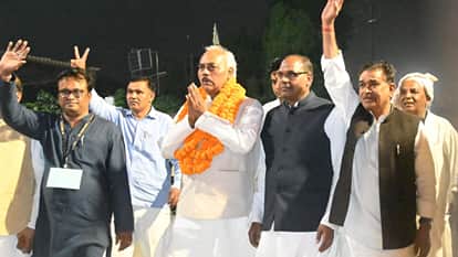 Teacher MLC election SP Lal Bihari takes lead victory all but certain garlands BJP secured 6060 votes