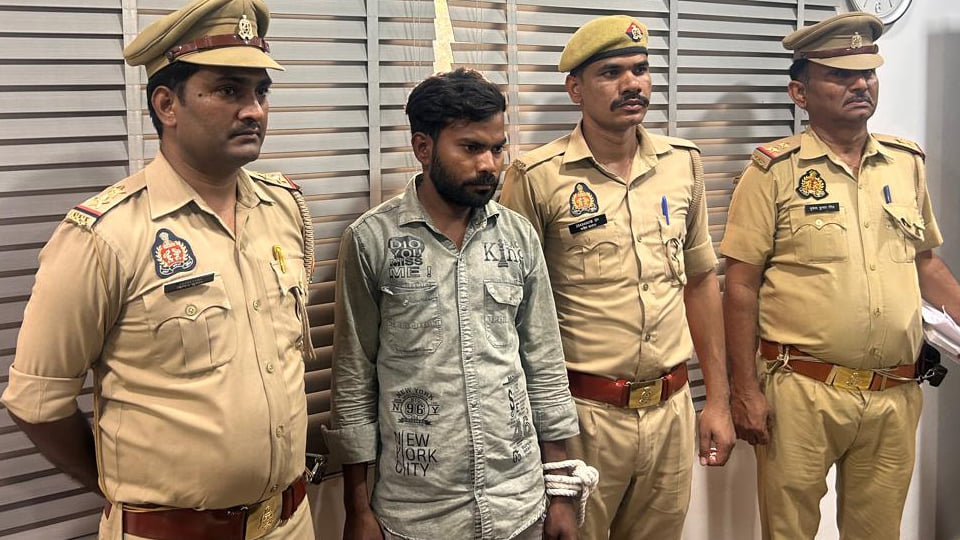 कानपुर: यूपीआई से पेमेंट कर पुलिस के जाल में फंसा चेन लुटेरा, गिरफ्तार