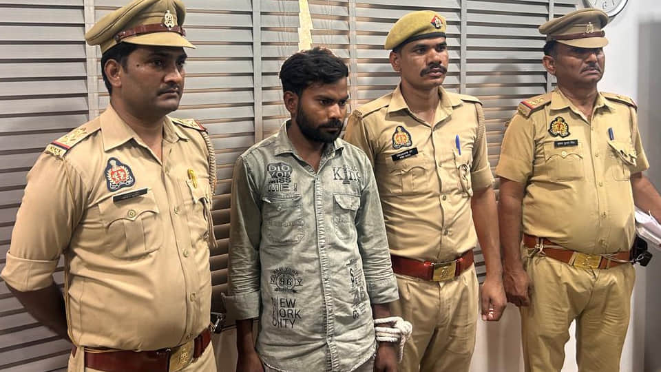 पुलिस गिरफ्त में आरोपी