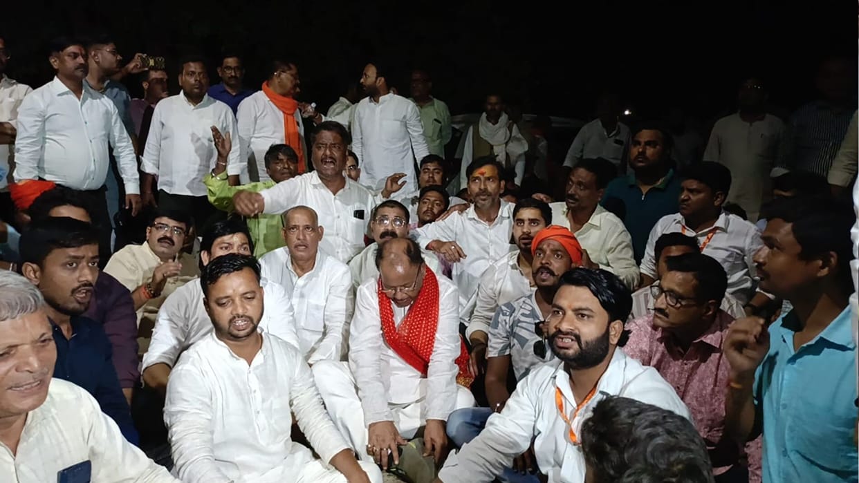 Graduate MLC Election BJP members stage protest in Varanasi demand removal of  counting observer