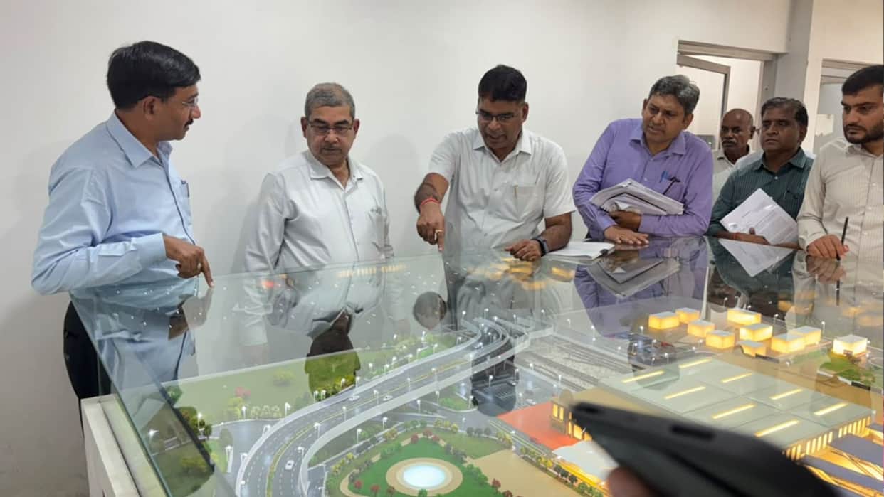 Railway General Manager inspected construction work at Kashi and Varanasi stations
