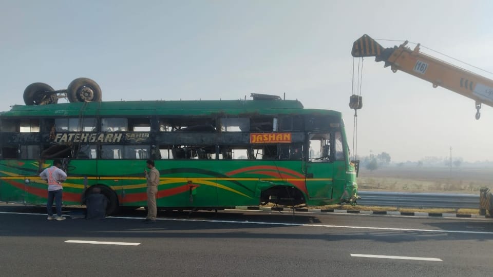 sambhal road accident