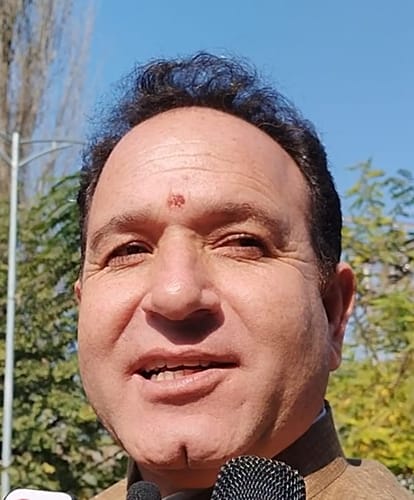 उमर साहब का फर्ज बनता है कि वे निराश विधायकों के पास जाएं