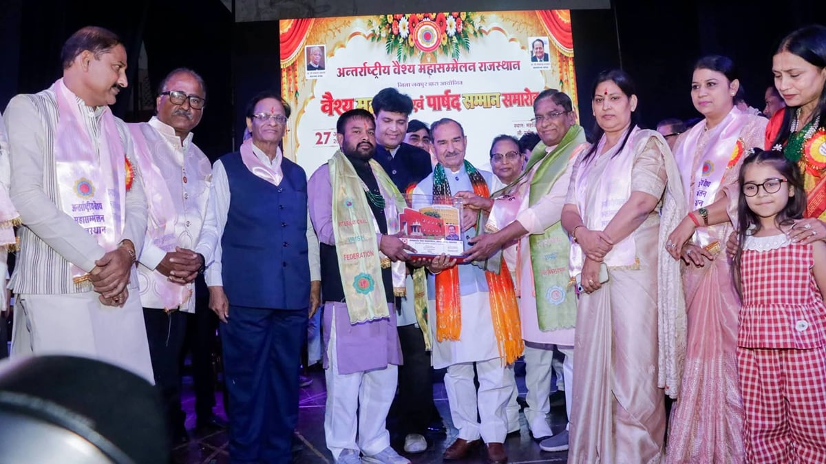 जयपुर:निकाय चुनाव में जीतकर आए वैश्य समाज के पांच महापौर और 24 पार्षदों का सम्मान