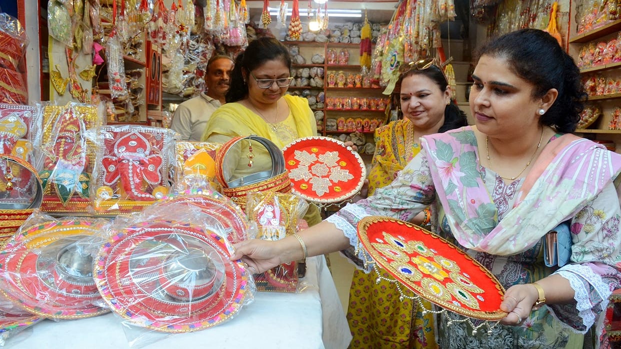 Market for Karwa Chauth set up in Bareilly