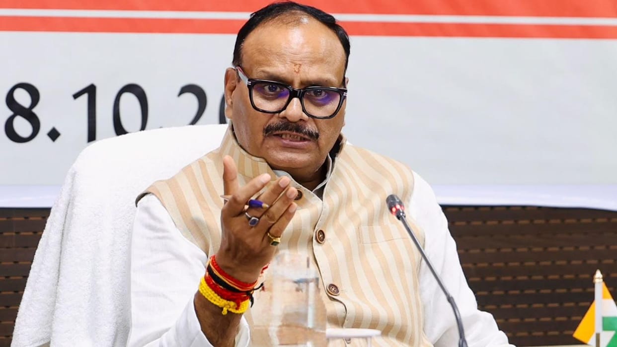 Deputy CM Brajesh Pathak held review meeting of Health Department in Varanasi