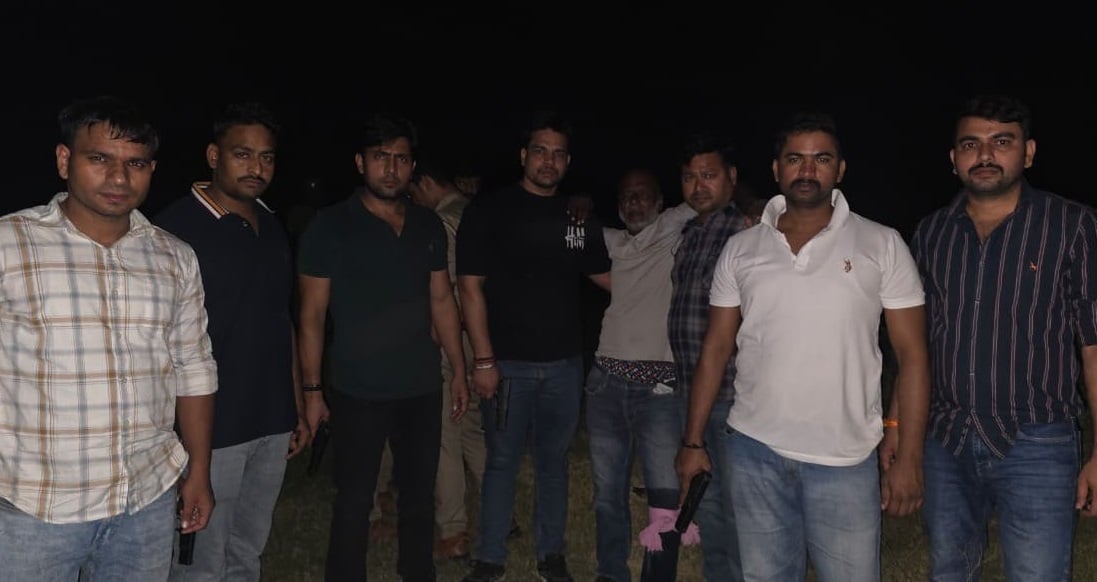 जालौन: 25 हजार का इनामी बदमाश मुठभेड़ में गिरफ्तार, पैर में लगी गोली…अस्पताल में भर्ती, ये सामान हुआ बरामद