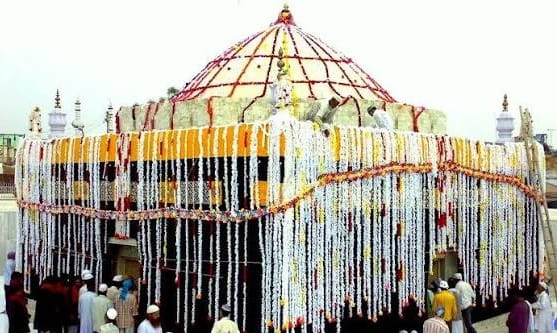 Kanpur 610th Urs begins at Makanpur Sharif Malangs  spread a message of love and harmony