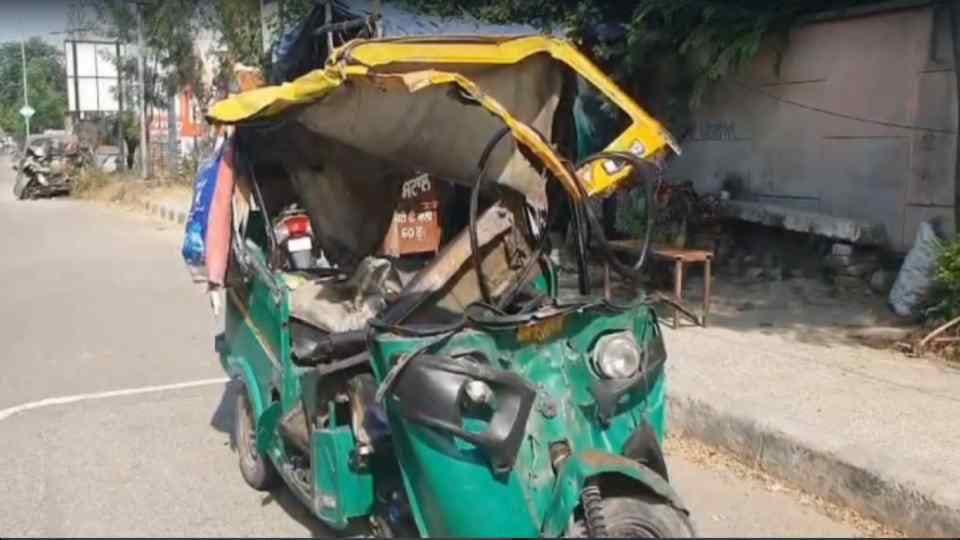 Two people died in a road accident in Jalandhar on Karwa Chauth