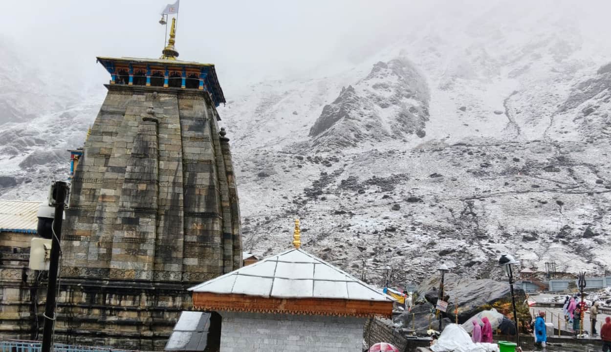 Snowfall in Kedarnath cold wave rain in lower areas 18.53 lakh pilgrims visit shrine Uttarakhand weather