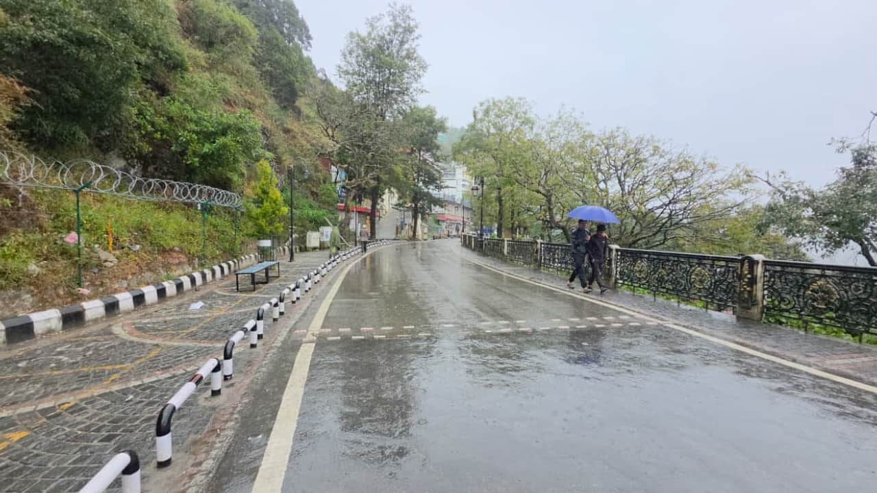 Snowfall in Kedarnath cold wave rain in lower areas 18.53 lakh pilgrims visit shrine Uttarakhand weather