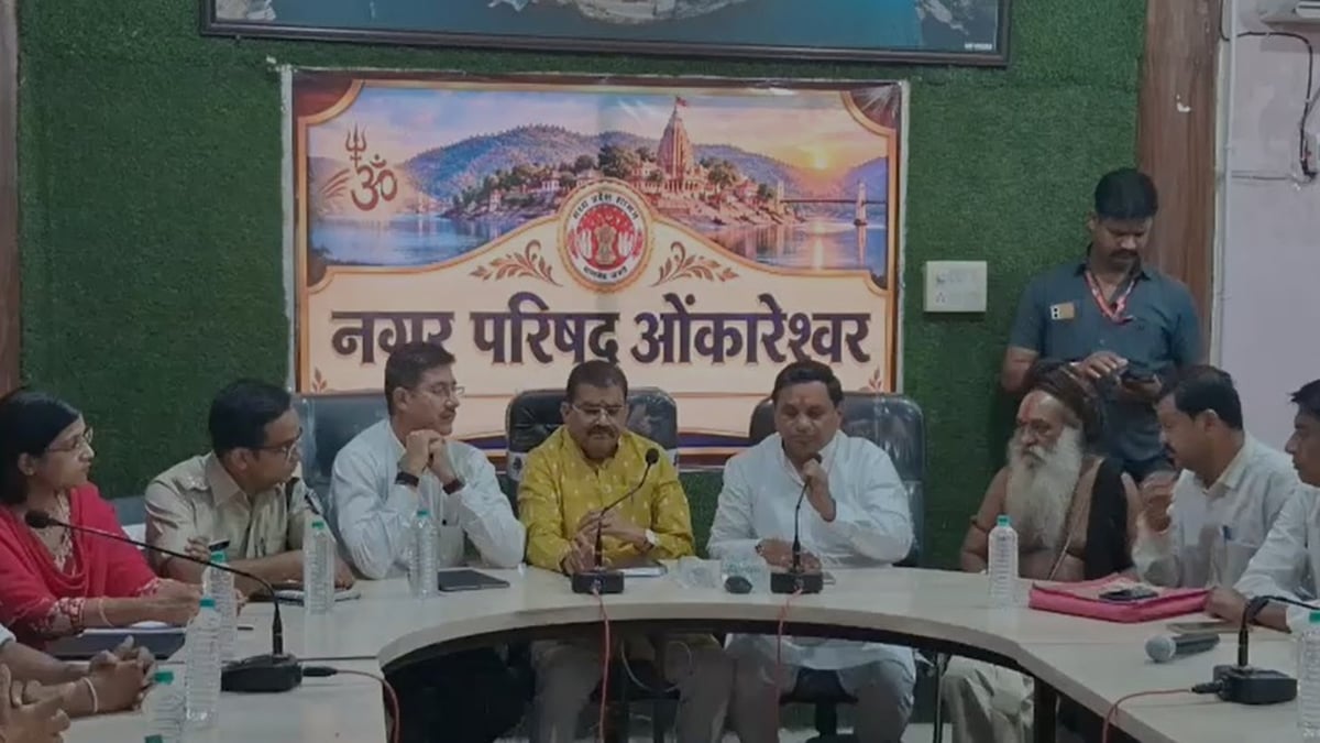 ओंकारेश्वर: कलेक्टर की मौजूदगी में सिंहस्थ बैठक से पत्रकारों को बाहर निकाला,मीडियाकर्मी बोले- बुलाया क्यों था?