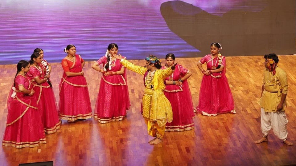 Vrindavan Witnesses Inspiring Gita-Based Drama on Lord Krishna’s Message Yogakshemam Vahamyaham