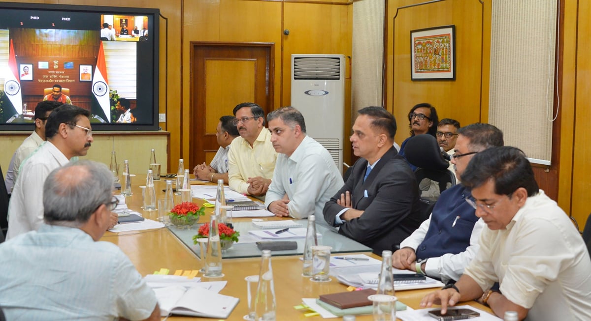 जयपुर: बच्चों के खिलाफ अपराध रोकने और बाल संरक्षण की व्यवस्थाओं की मुख्य सचिव ने की समीक्षा
