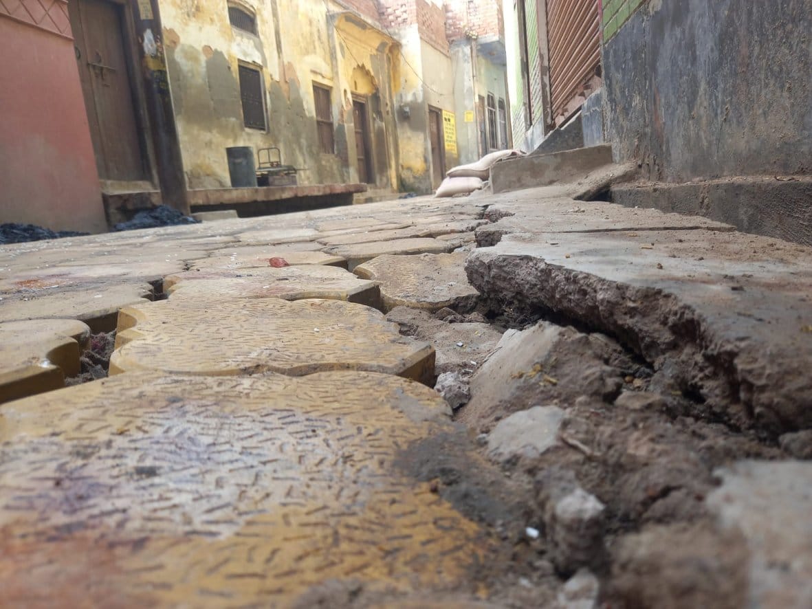 Cracks started coming in the houses built in the streets