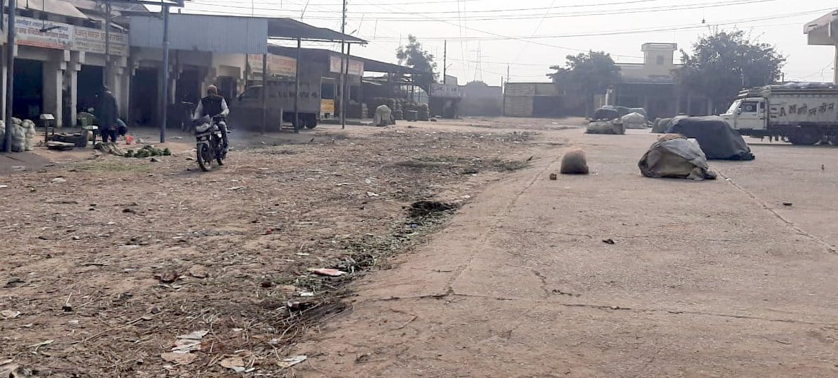 Heaps of dirt in new vegetable market, complaint to CM