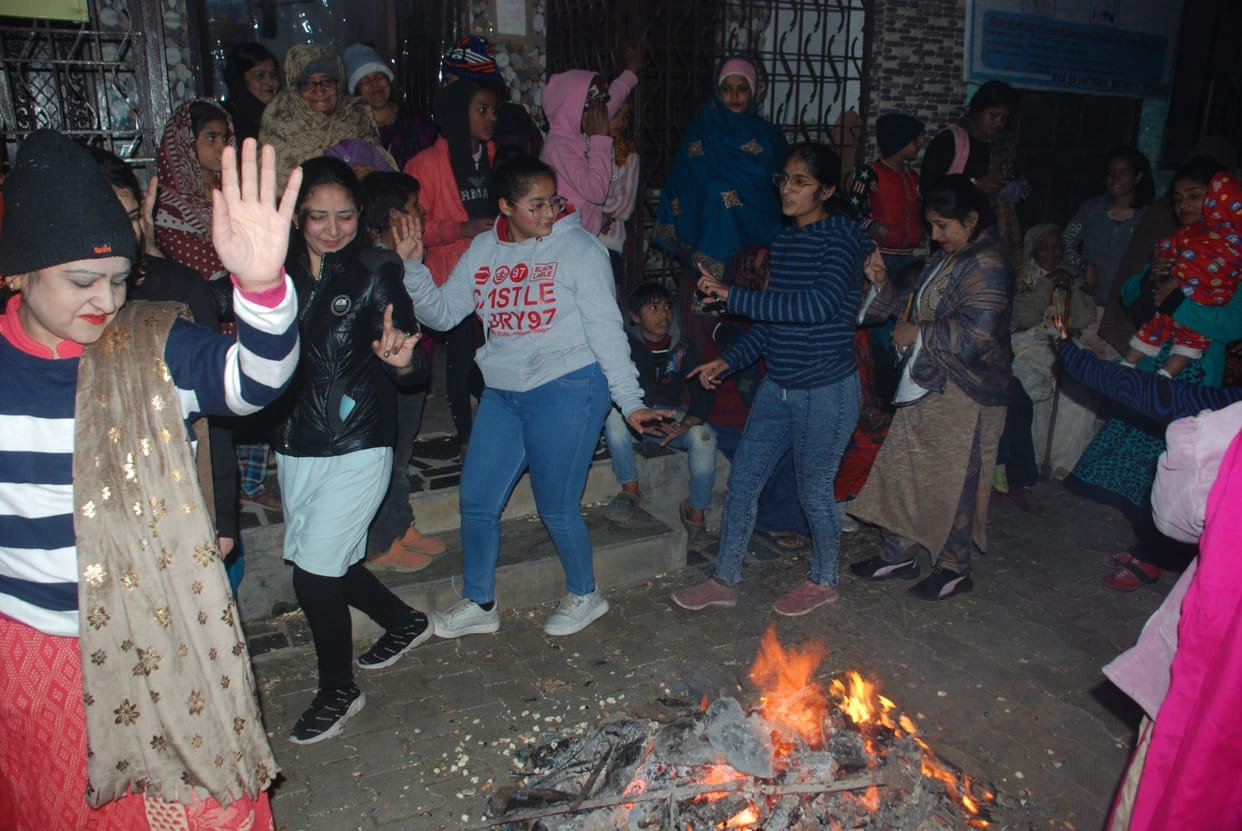 Lohri celebrated with the sweetness of Gidda and Revdi