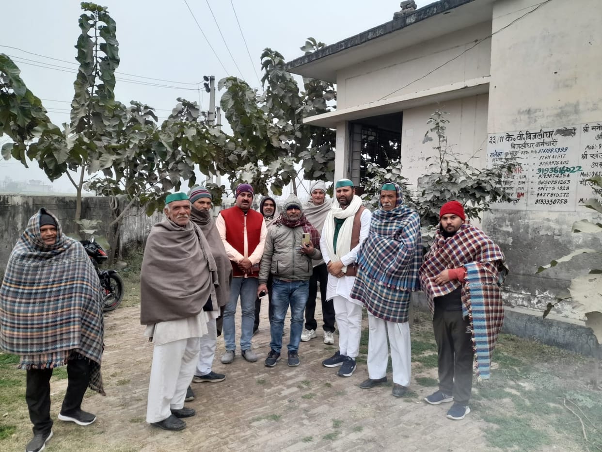 Bhakiyu workers reached the power house alleging harassment of the farmer