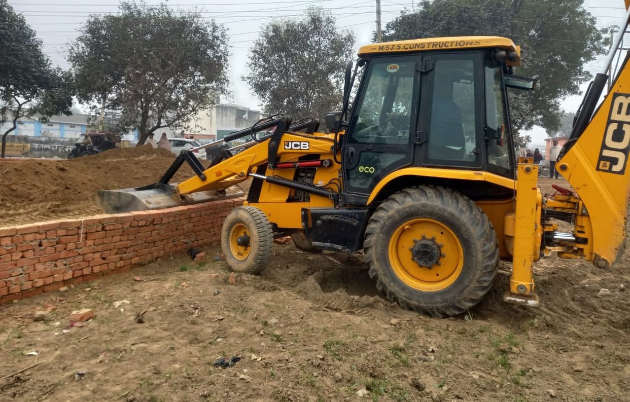 Illegal encroachment removed from government land by running JCB