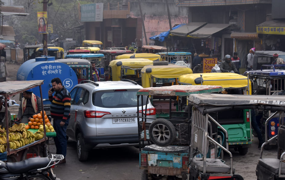 Random routes of e-rickshaws and tempos become a problem