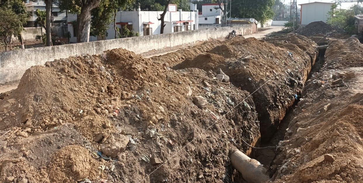 A building will be built for the electrical signal board in the railway station premises